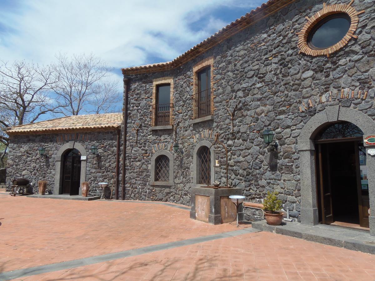 Hotel Le Cisterne Dell'Etna Calcerana-Marina Esterno foto