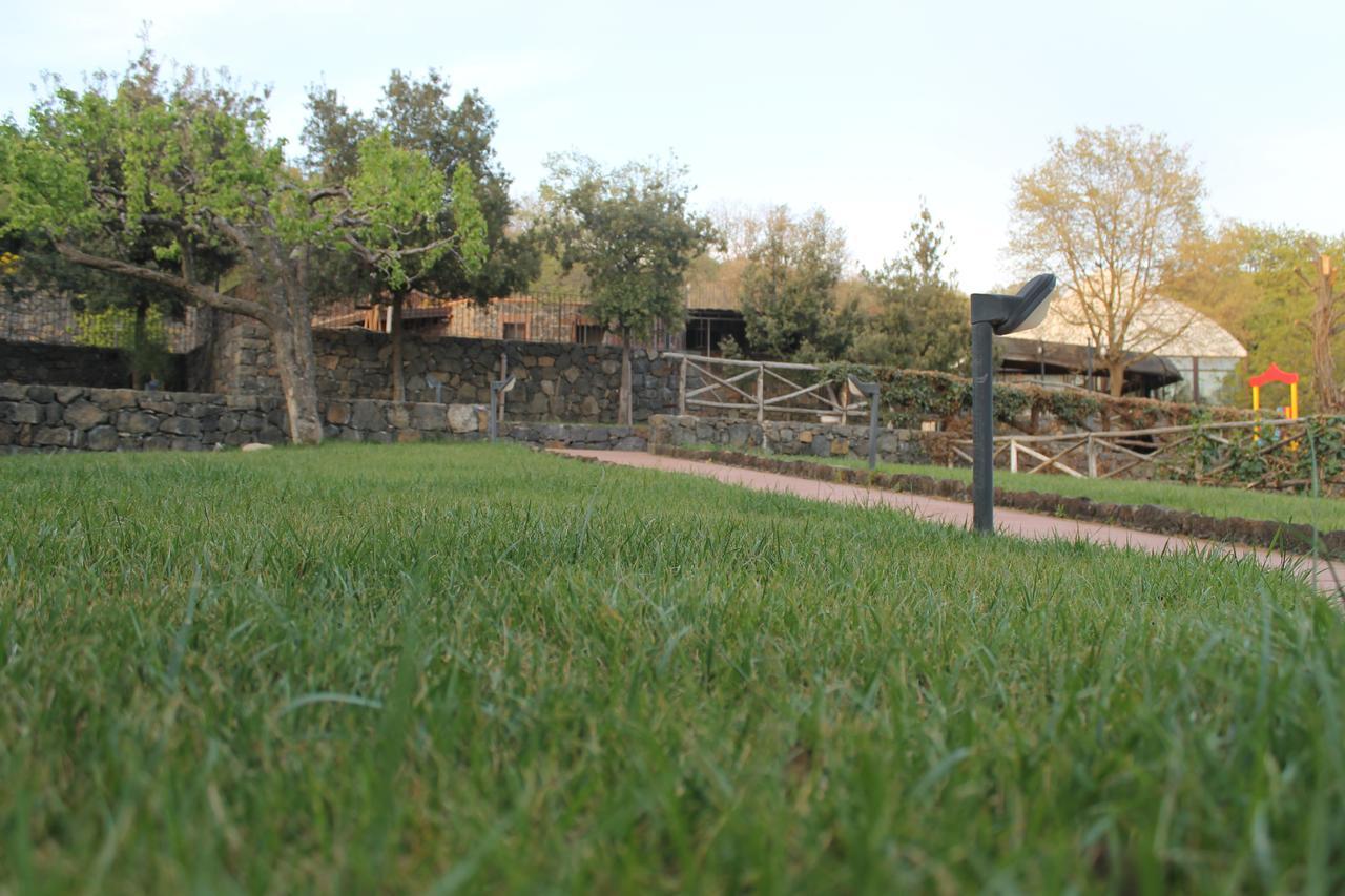 Hotel Le Cisterne Dell'Etna Calcerana-Marina Esterno foto