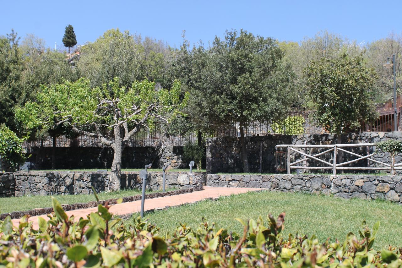 Hotel Le Cisterne Dell'Etna Calcerana-Marina Esterno foto