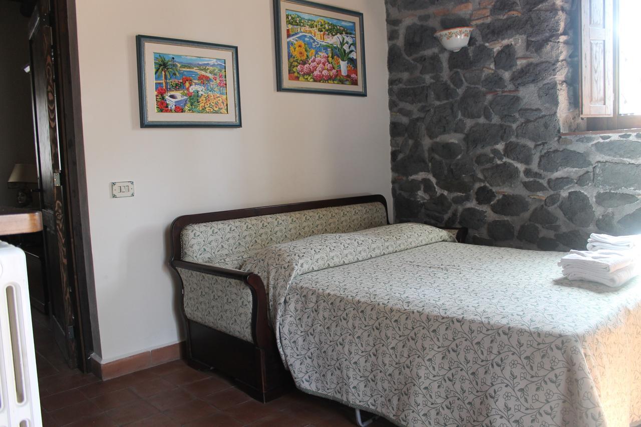 Hotel Le Cisterne Dell'Etna Calcerana-Marina Esterno foto