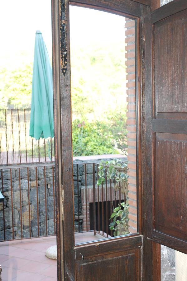 Hotel Le Cisterne Dell'Etna Calcerana-Marina Esterno foto