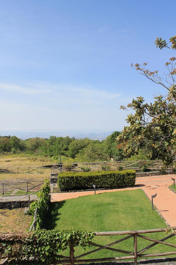 Hotel Le Cisterne Dell'Etna Calcerana-Marina Esterno foto