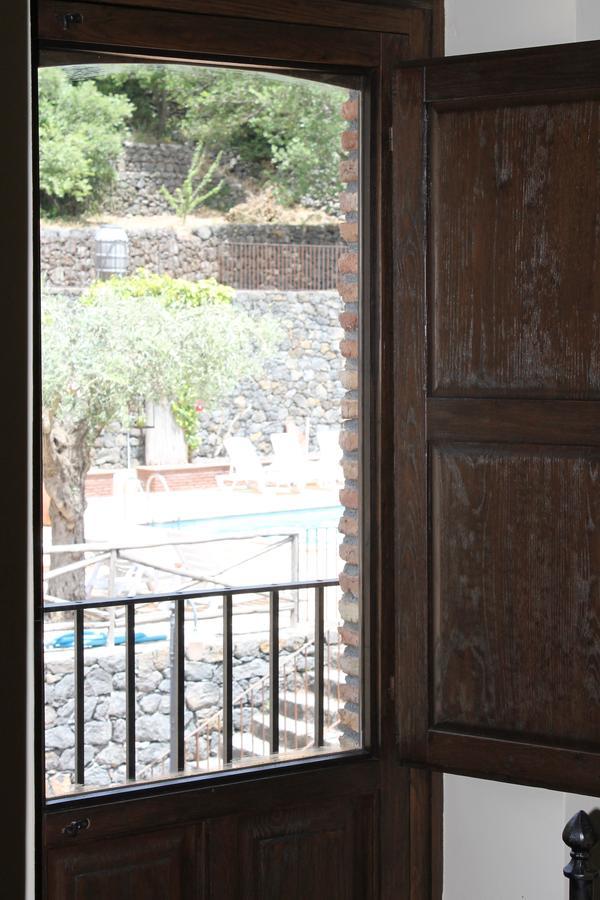Hotel Le Cisterne Dell'Etna Calcerana-Marina Esterno foto
