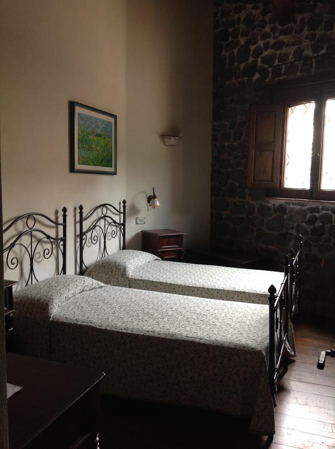 Hotel Le Cisterne Dell'Etna Calcerana-Marina Esterno foto