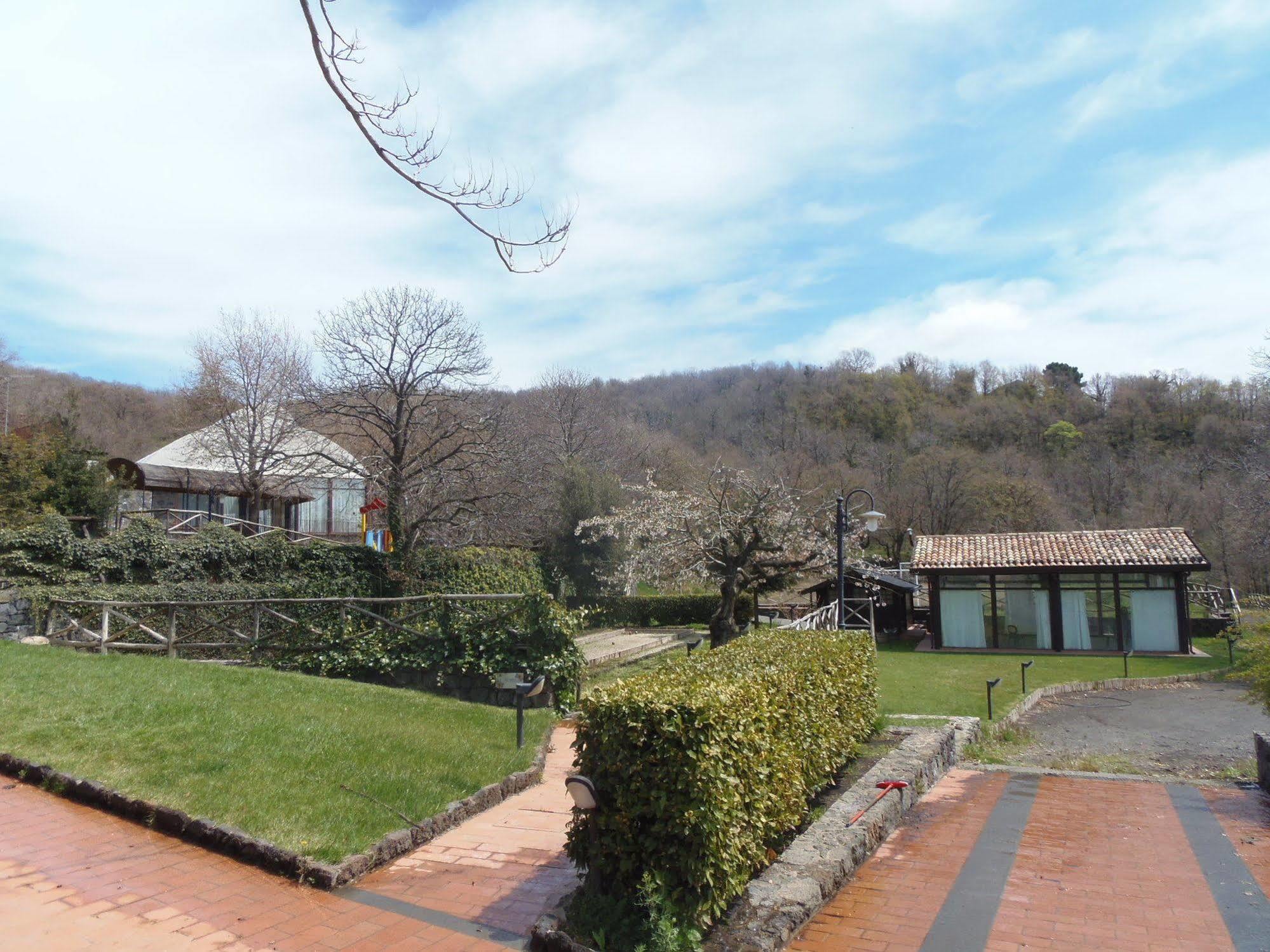 Hotel Le Cisterne Dell'Etna Calcerana-Marina Esterno foto